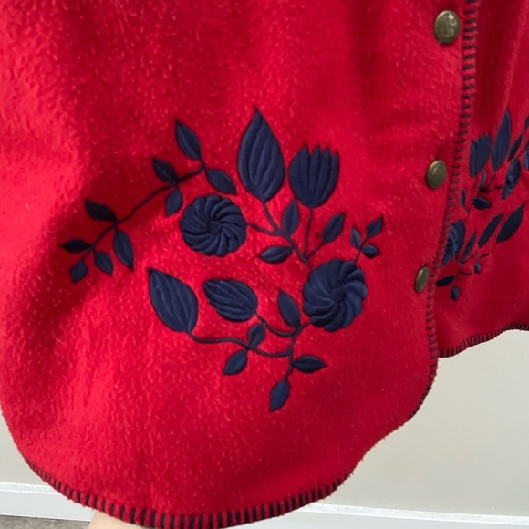 Vintage Crimson Fleece floral Embroidered Button Down Relaxed Fit Sweater Vest - Picture 3 of 3